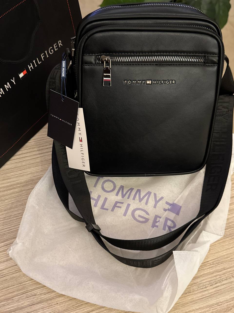 Tommy Hilfiger Bag - Image 4