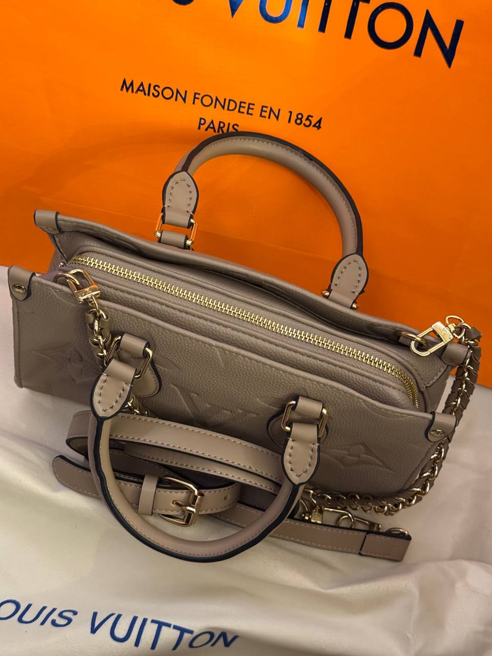 Louis Vuitton OnTheGo East-West - Image 2