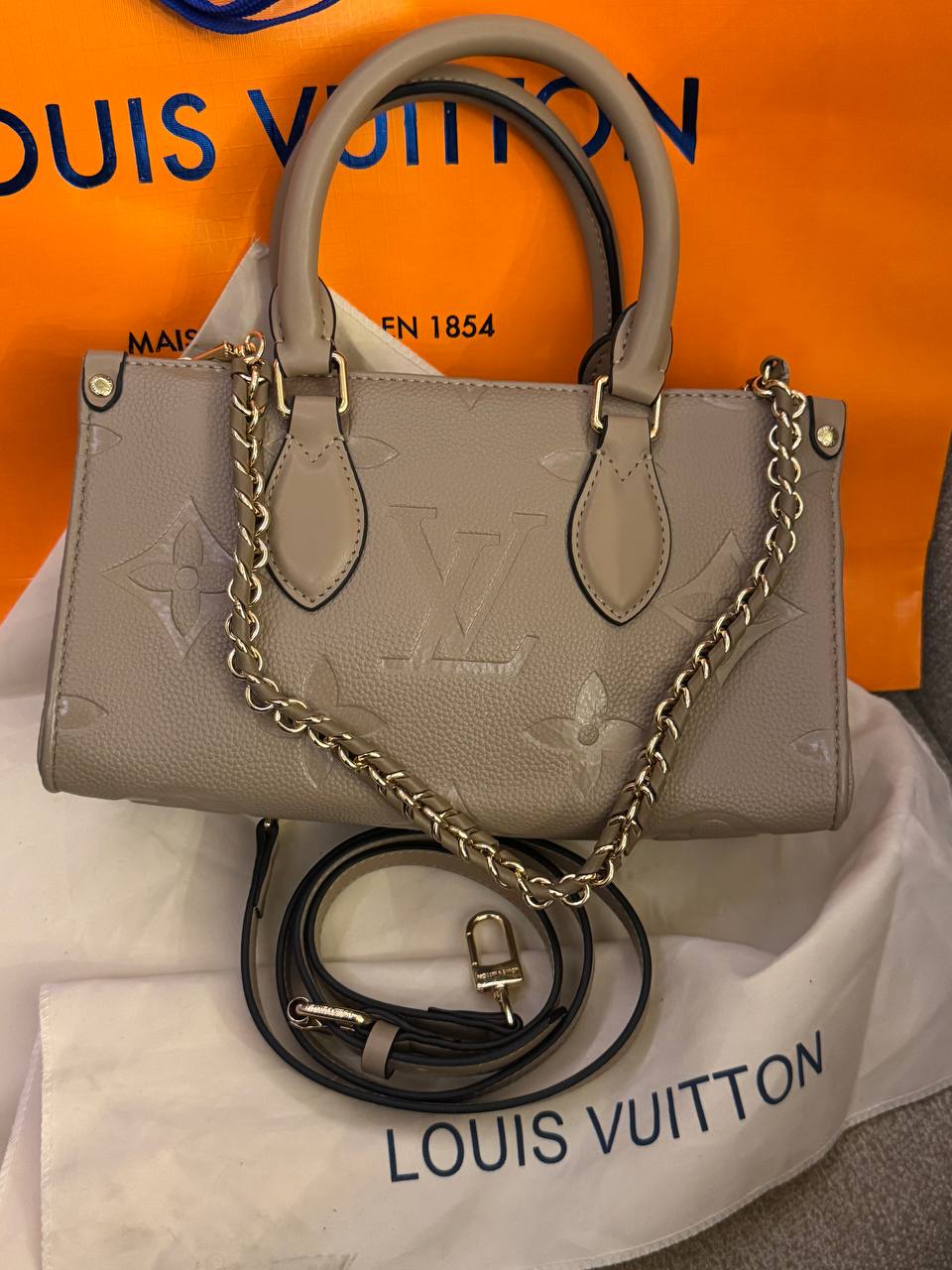 Louis Vuitton OnTheGo East-West - Image 4