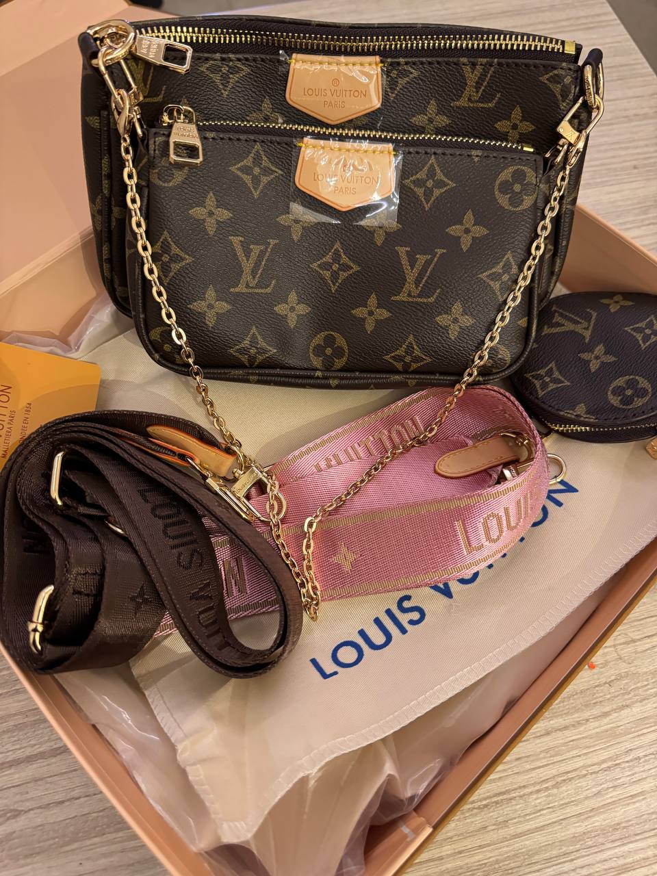 Louis Vuitton Multi Pochette Accessoires - Image 4