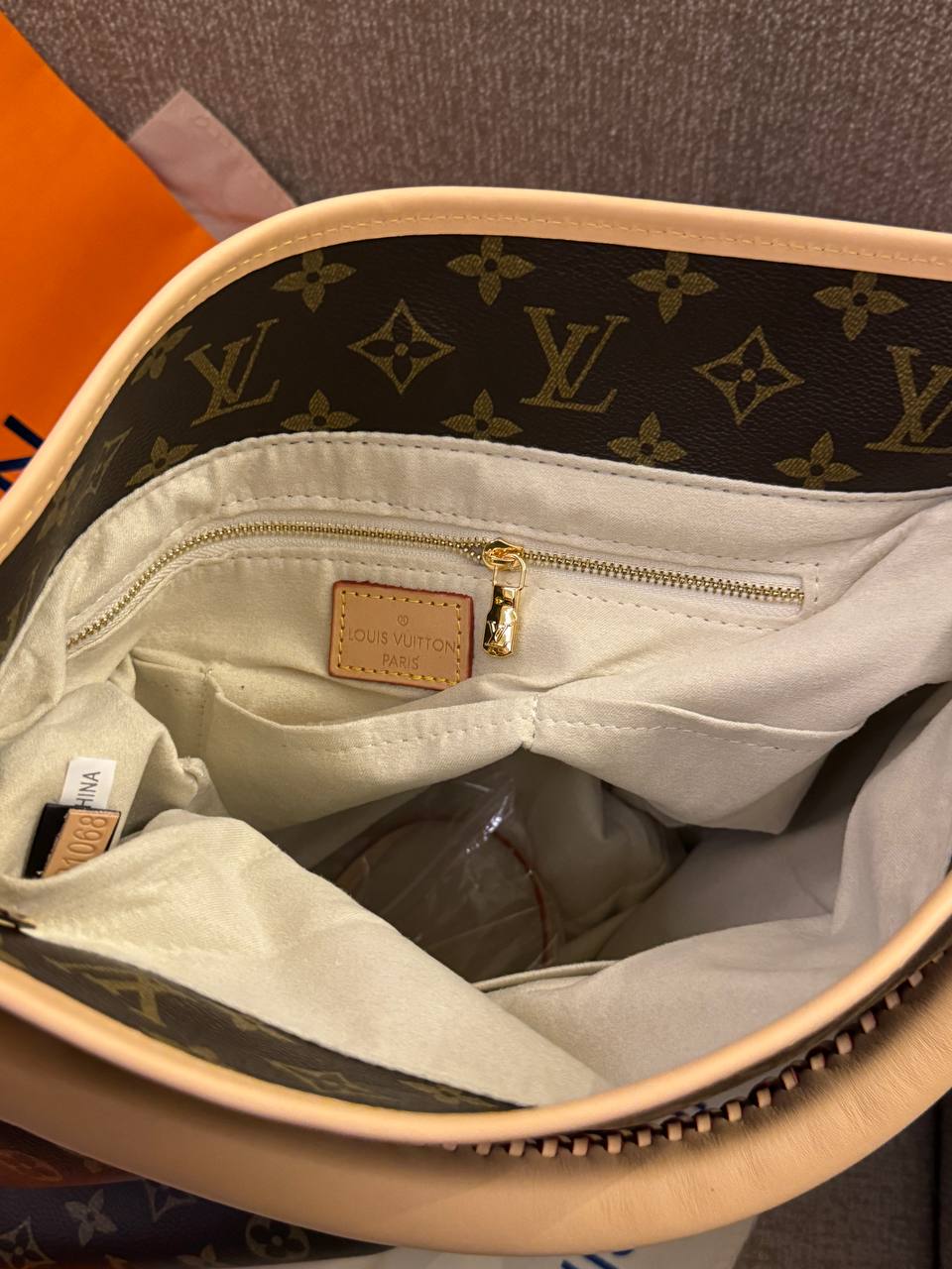 Louis Vuitton Artsy MM Monogram Bag - Image 3