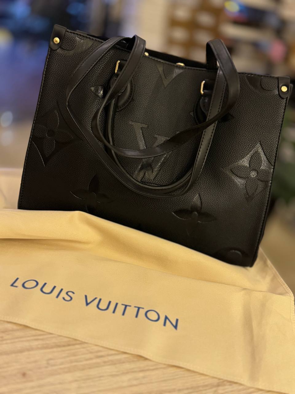 Louis Vuitton OnTheGo MM Bag - Image 4