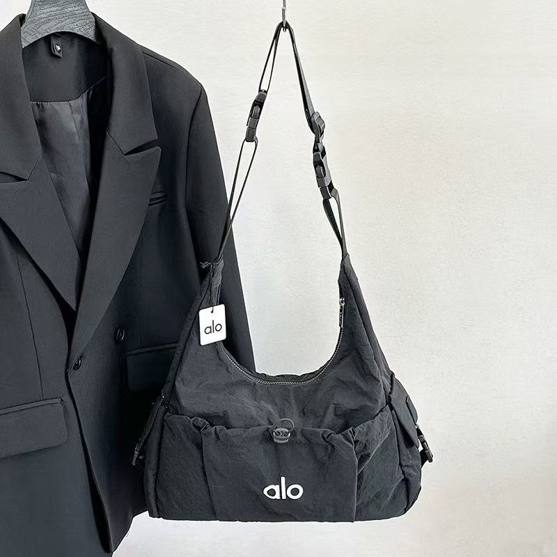 Alo Sporty Waterproof Bag - Image 2