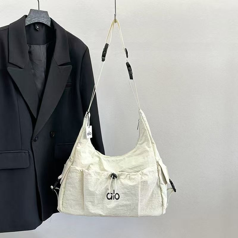 Alo Sporty Waterproof Bag - Image 5