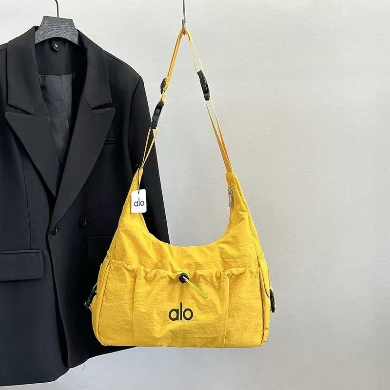 Alo Sporty Waterproof Bag - Image 3