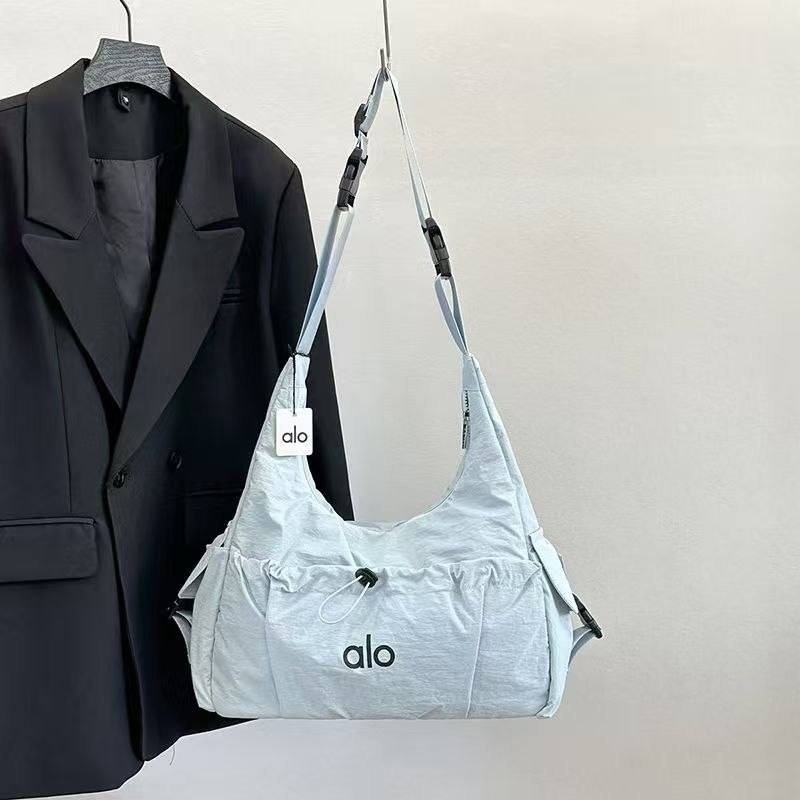 Alo Sporty Waterproof Bag - Image 4