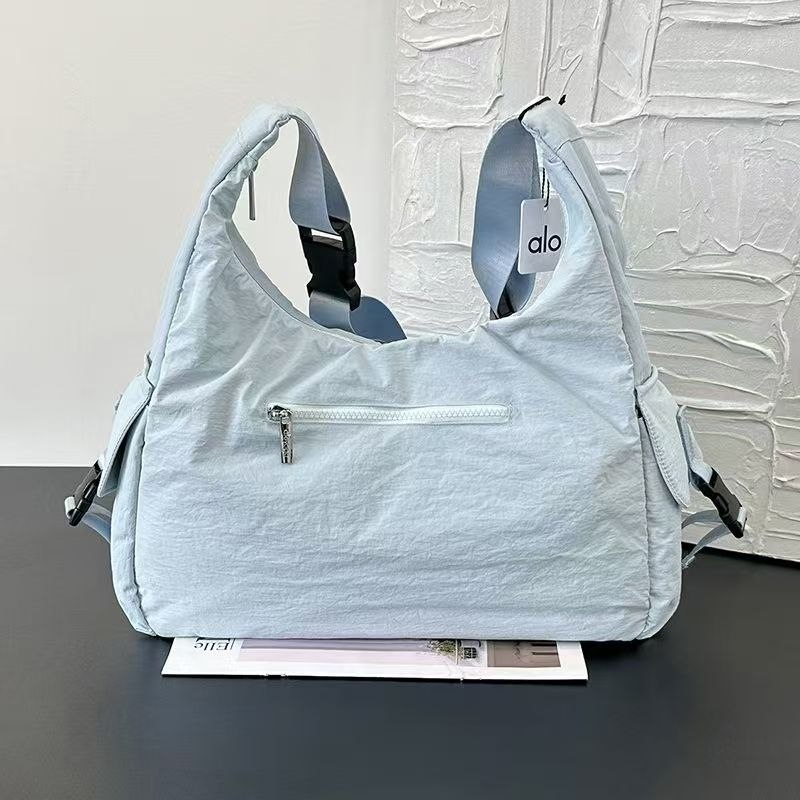 Alo Sporty Waterproof Bag - Image 8
