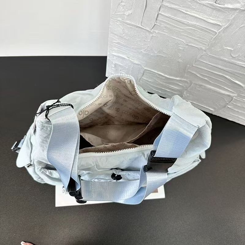 Alo Sporty Waterproof Bag - Image 7