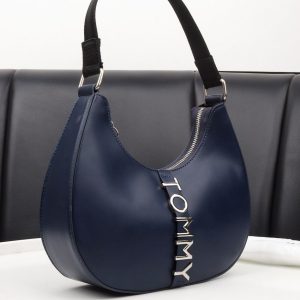 Tommy Hilfiger City Metal Logo Shoulder Bag (Navy)